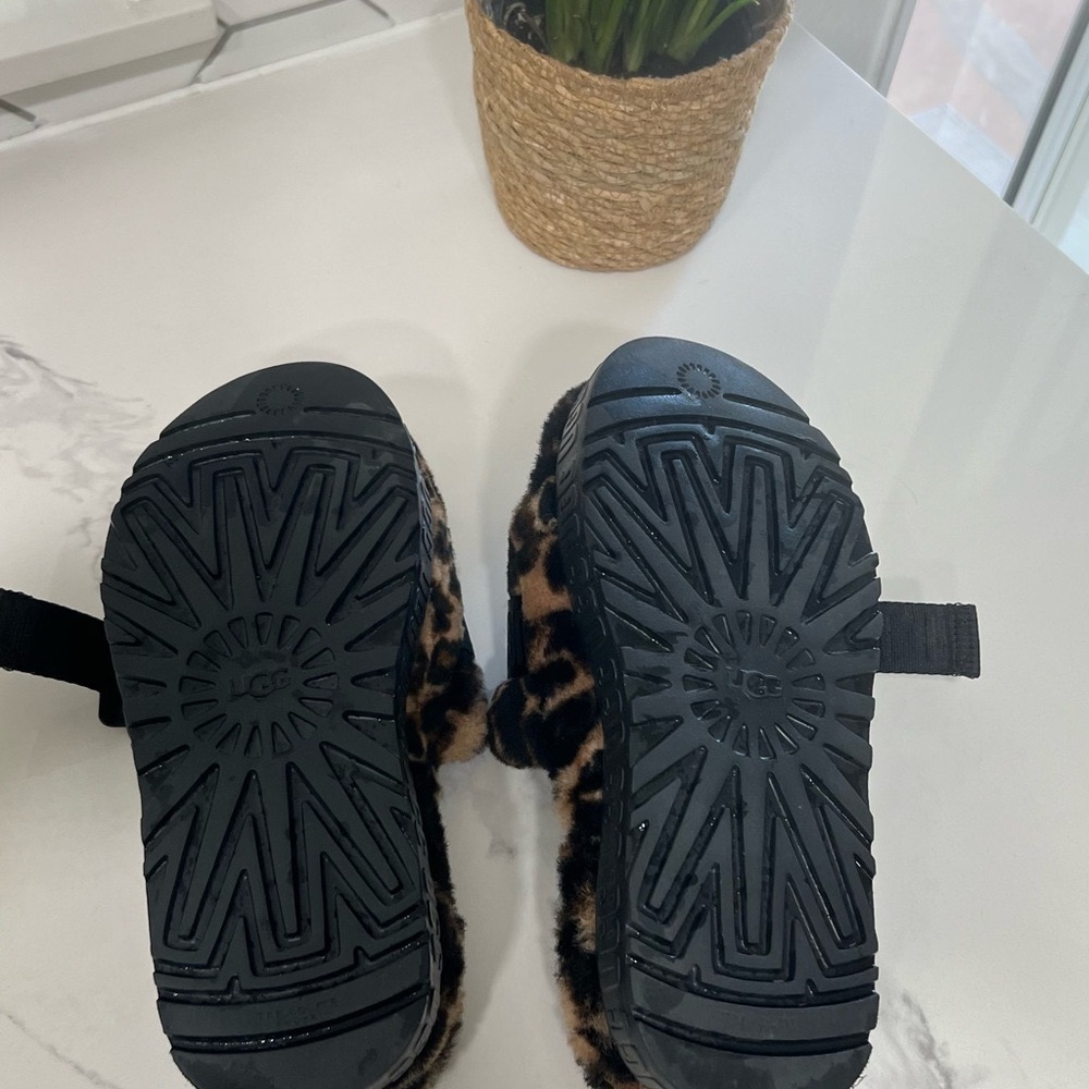 Leopard print Ugg Slipper/ Sandals